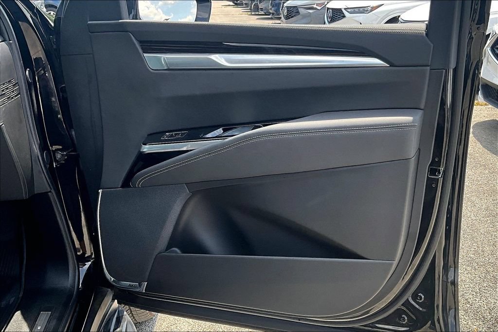 Used 2025 Cadillac Escalade ESV Premium Luxury AWD/4WD image 23