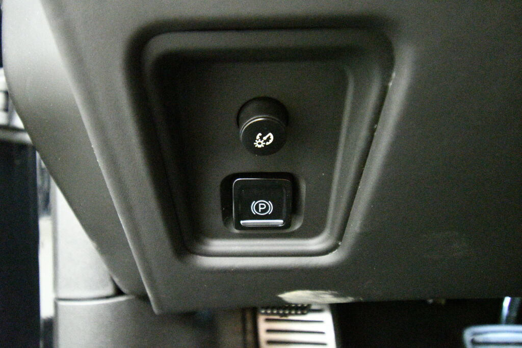 Used 2024 Chevrolet Corvette Z06 RWD image 17