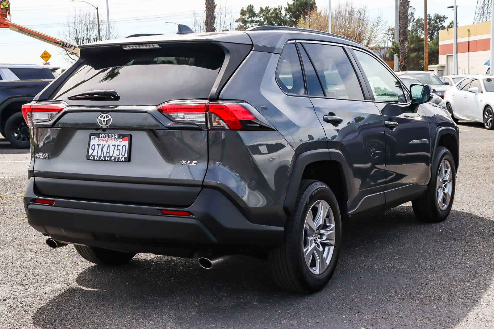 Used 2023 Toyota RAV4 XLE image 6