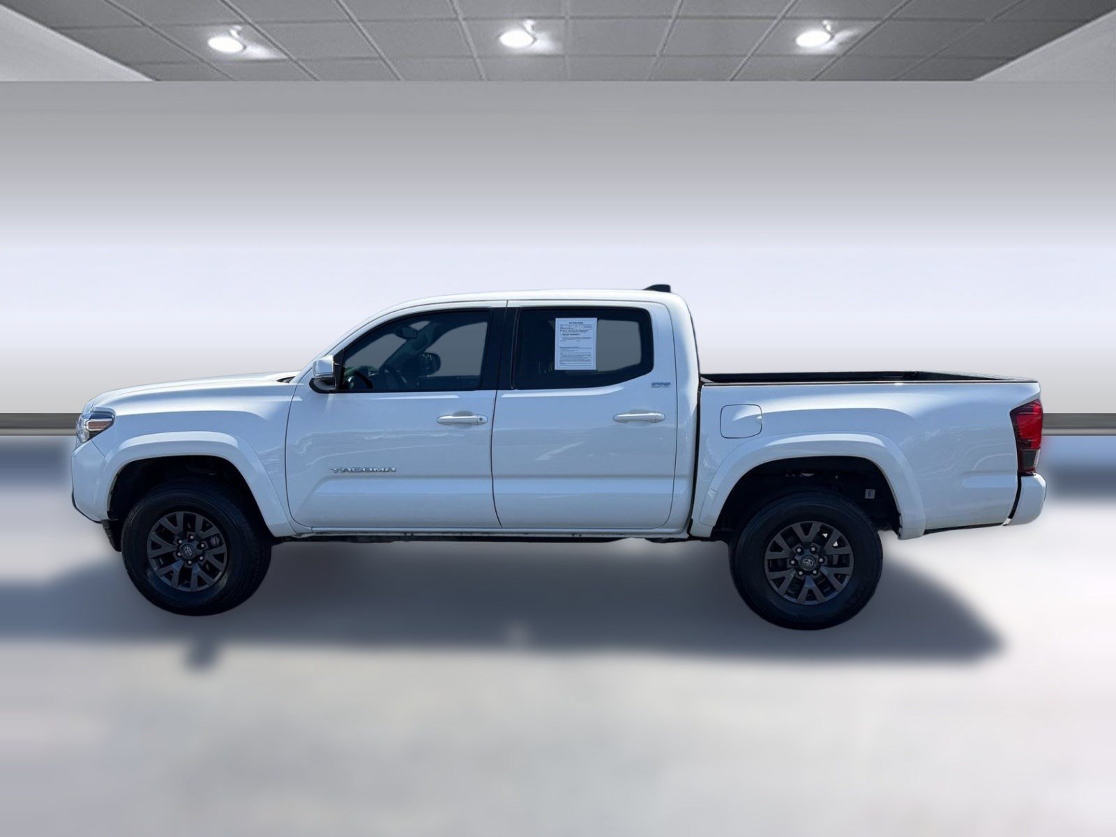 Used 2023 Toyota Tacoma SR5 w/ Technology Package RWD image 2