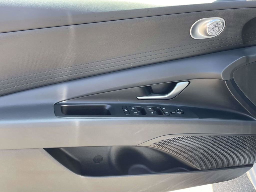 Certified 2026 Hyundai Elantra SE FWD image 13