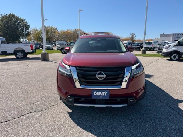 Used 2024 Nissan Pathfinder SL AWD/4WD image 2