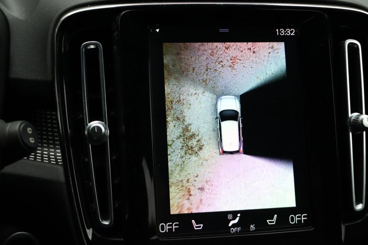 Used 2021 Volvo XC40 T5 R-Design w/ Advanced Package image 23