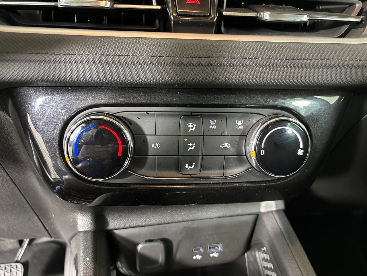 Used 2025 Chevrolet TrailBlazer LT AWD/4WD image 15