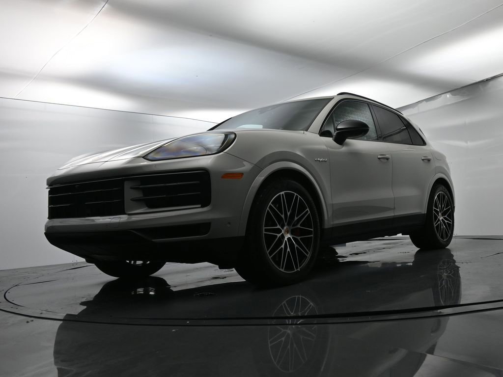 Certified 2025 Porsche Cayenne S image 47
