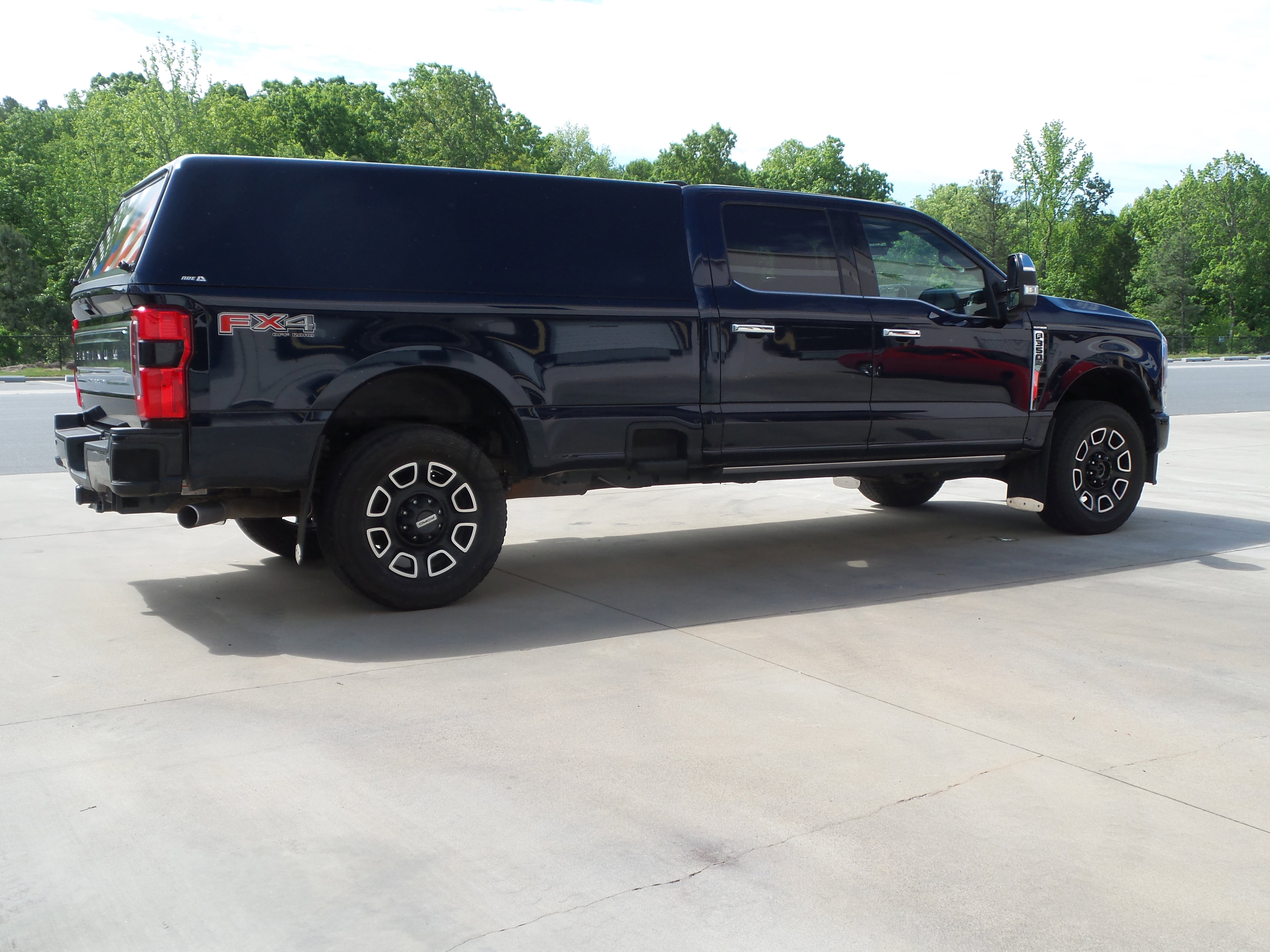 Used 2024 Ford F350 Platinum w/ FX4 Off-Road Package image 10