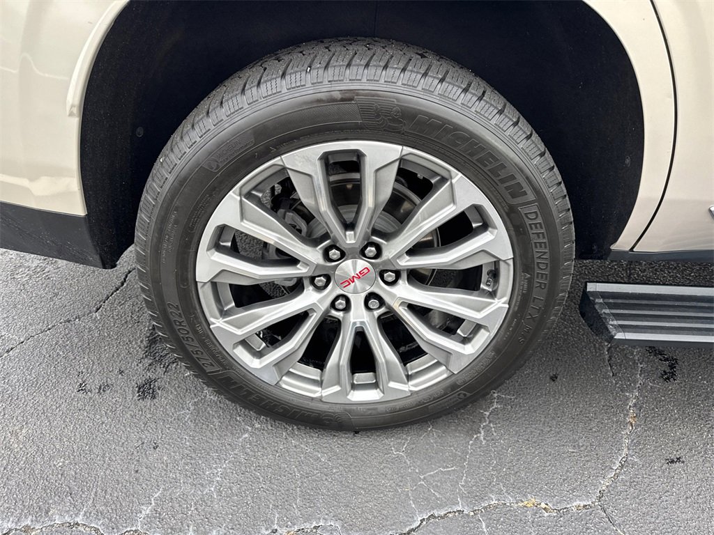 Used 2021 GMC Yukon Denali w/ Denali Premium Package image 18