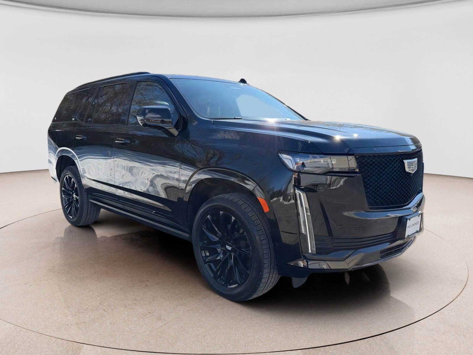 Used 2024 Cadillac Escalade Sport Platinum w/ LPO, ONYX Package image 3