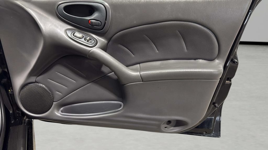 Used 2004 Pontiac Grand Am GT FWD image 9
