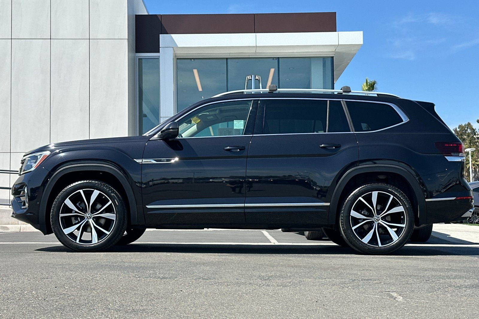 Used 2024 Volkswagen Atlas SEL Premium R-Line AWD/4WD image 6