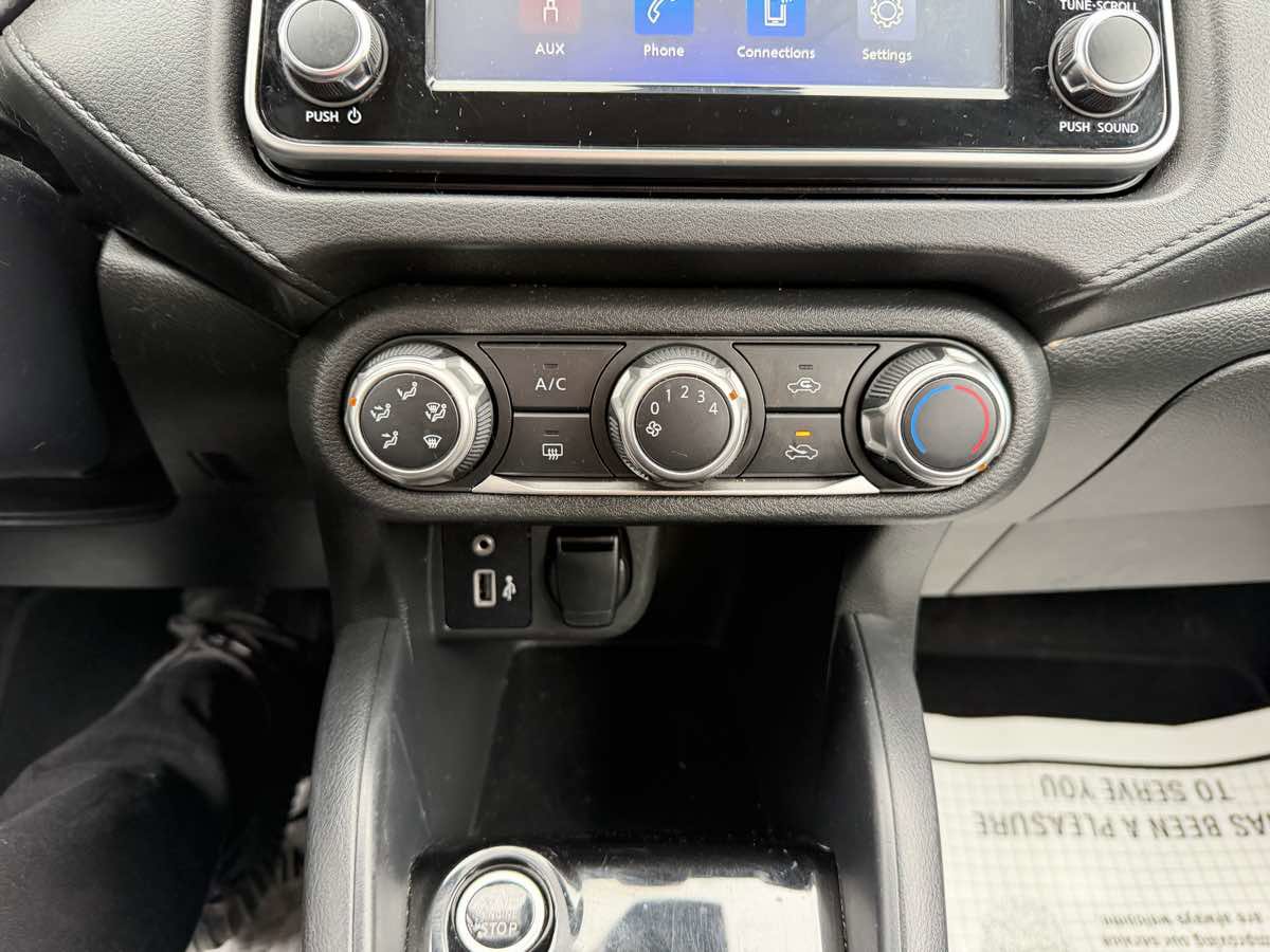 Used 2020 Nissan Versa S image 29