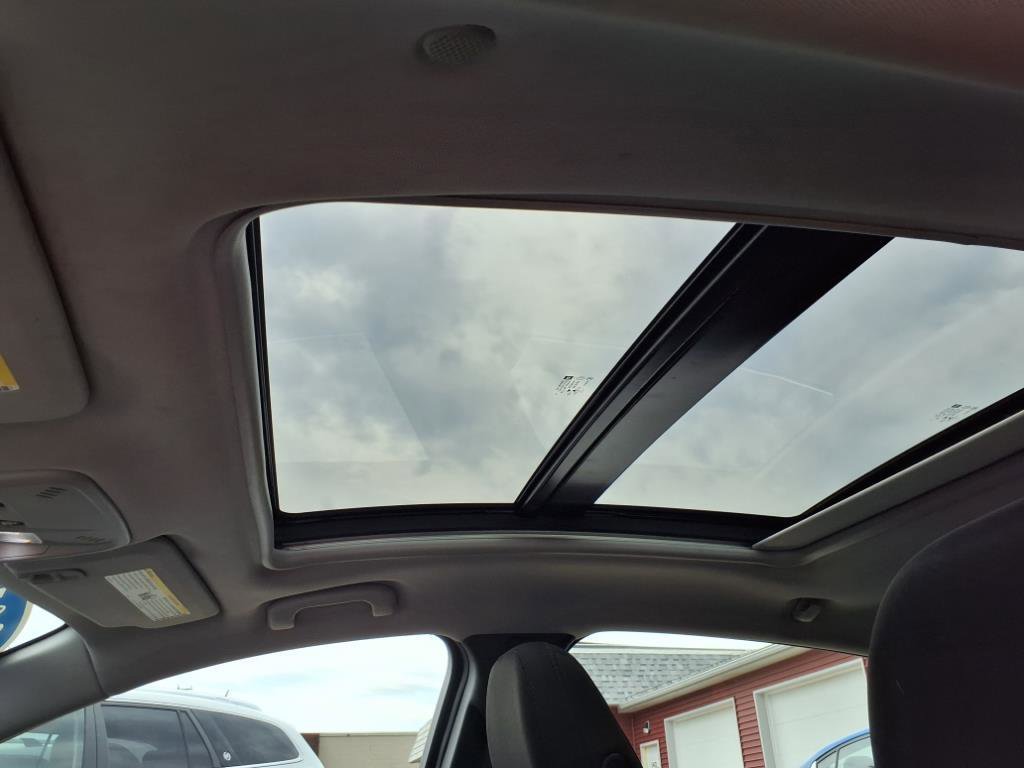 Used 2019 Chevrolet Malibu LT image 2