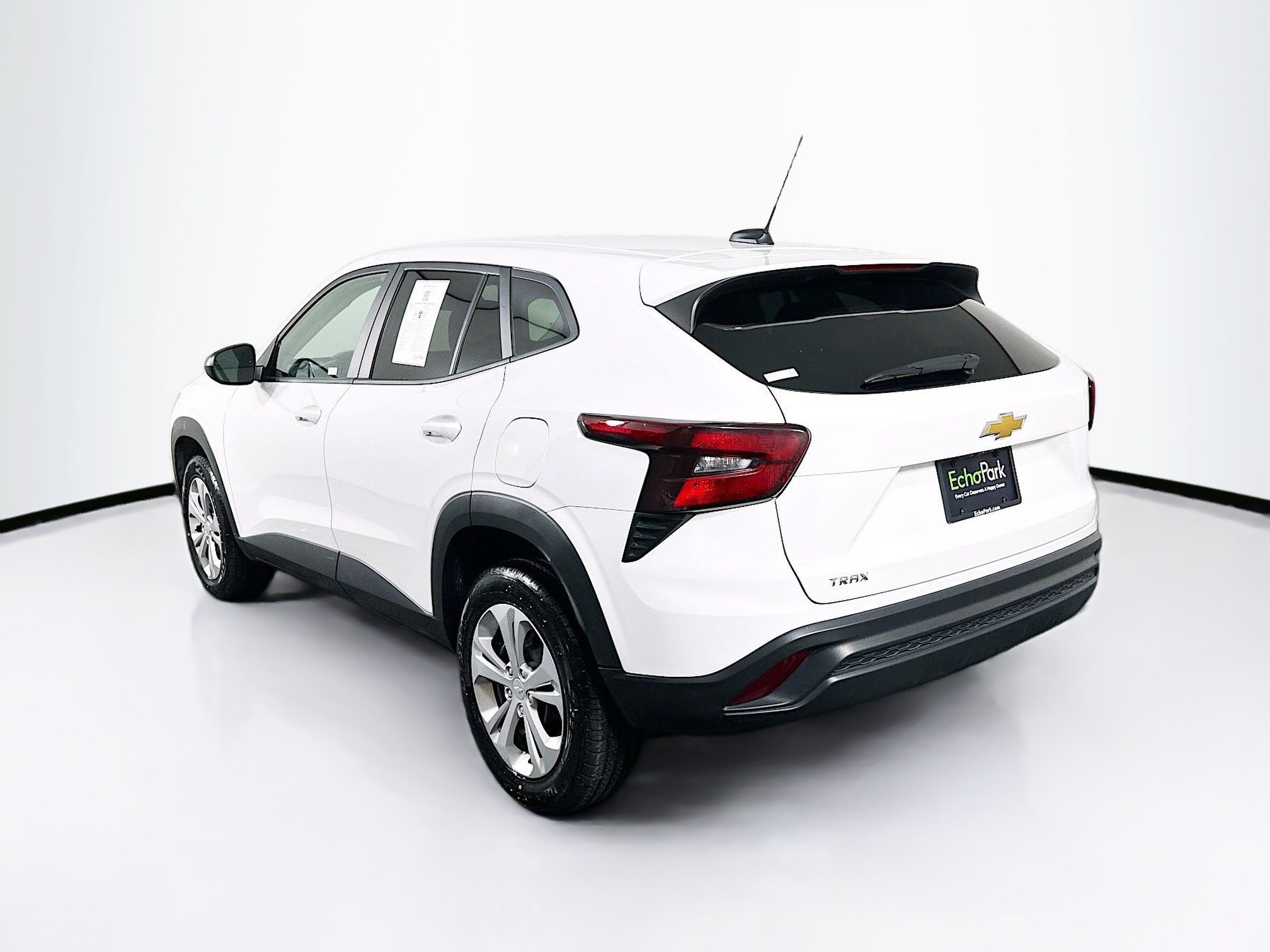 Used 2025 Chevrolet Trax LS FWD image 5