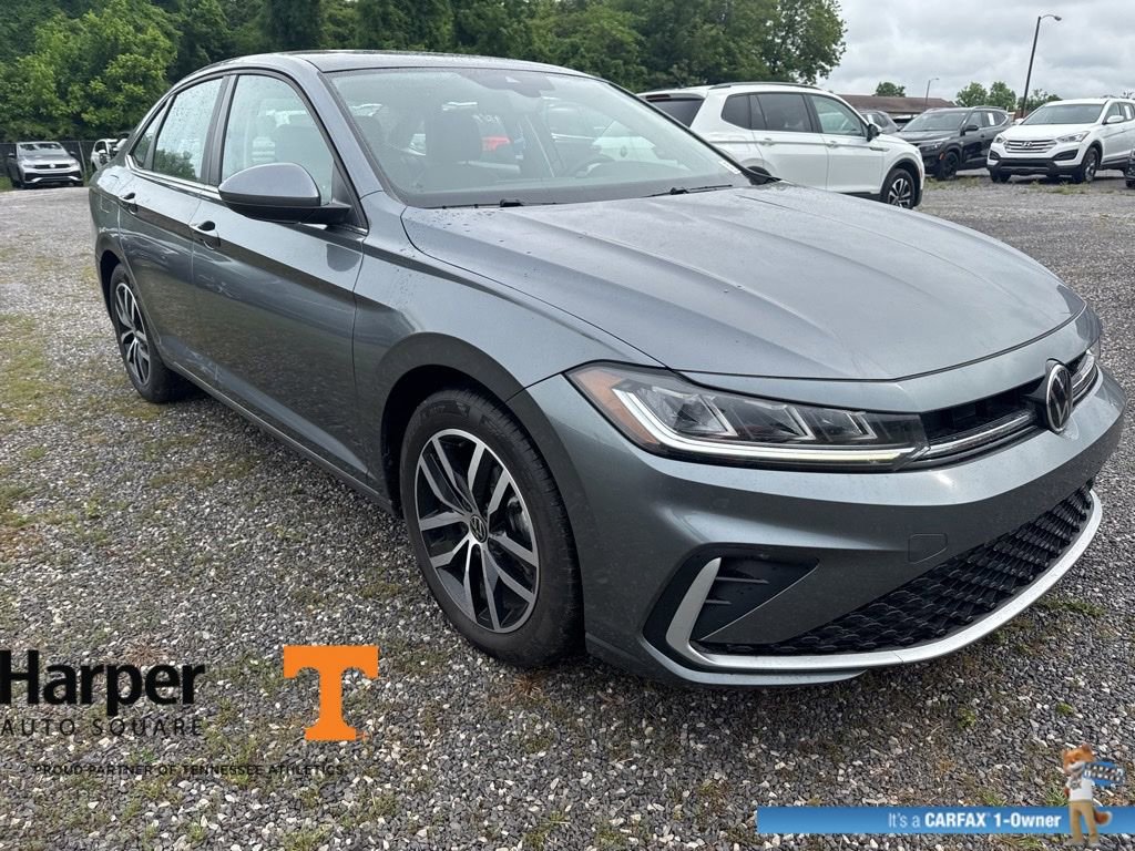 Used 2025 Volkswagen Jetta SE w/ Sunroof Package FWD image 7