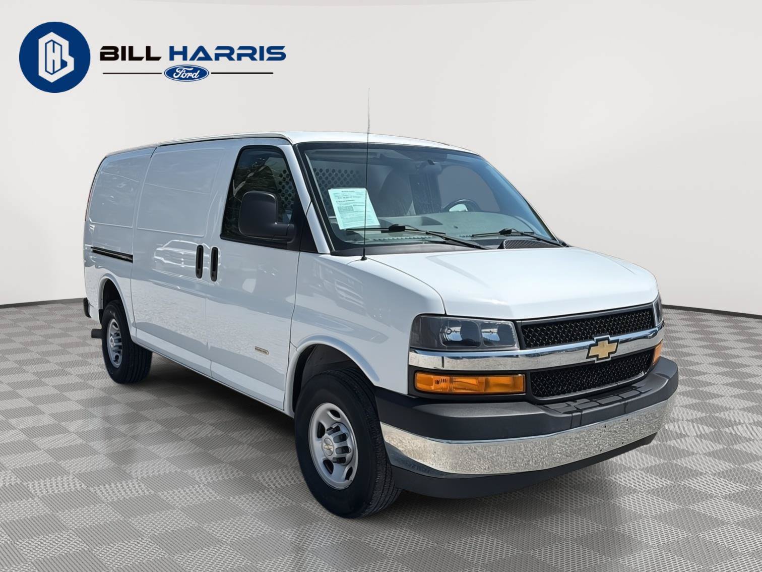 Used 2021 Chevrolet Express 2500 w/ Driver Convenience Package RWD image 3