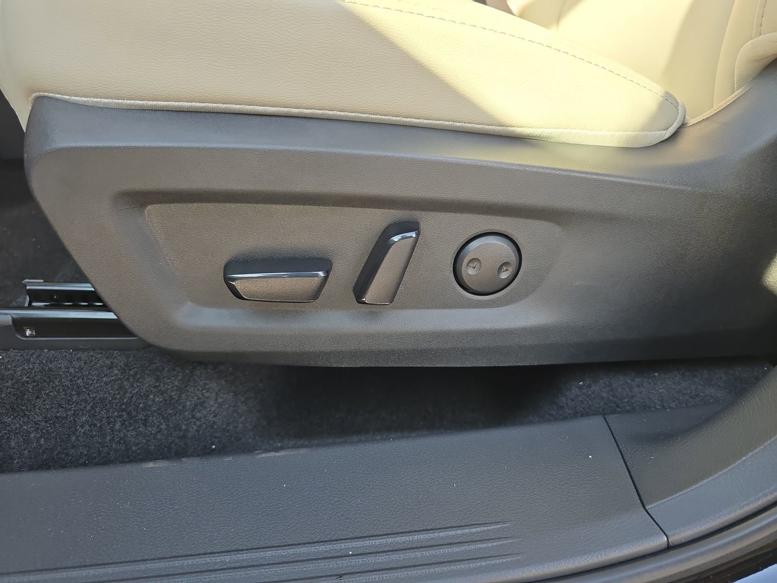 New 2025 Nissan Murano SV image 14