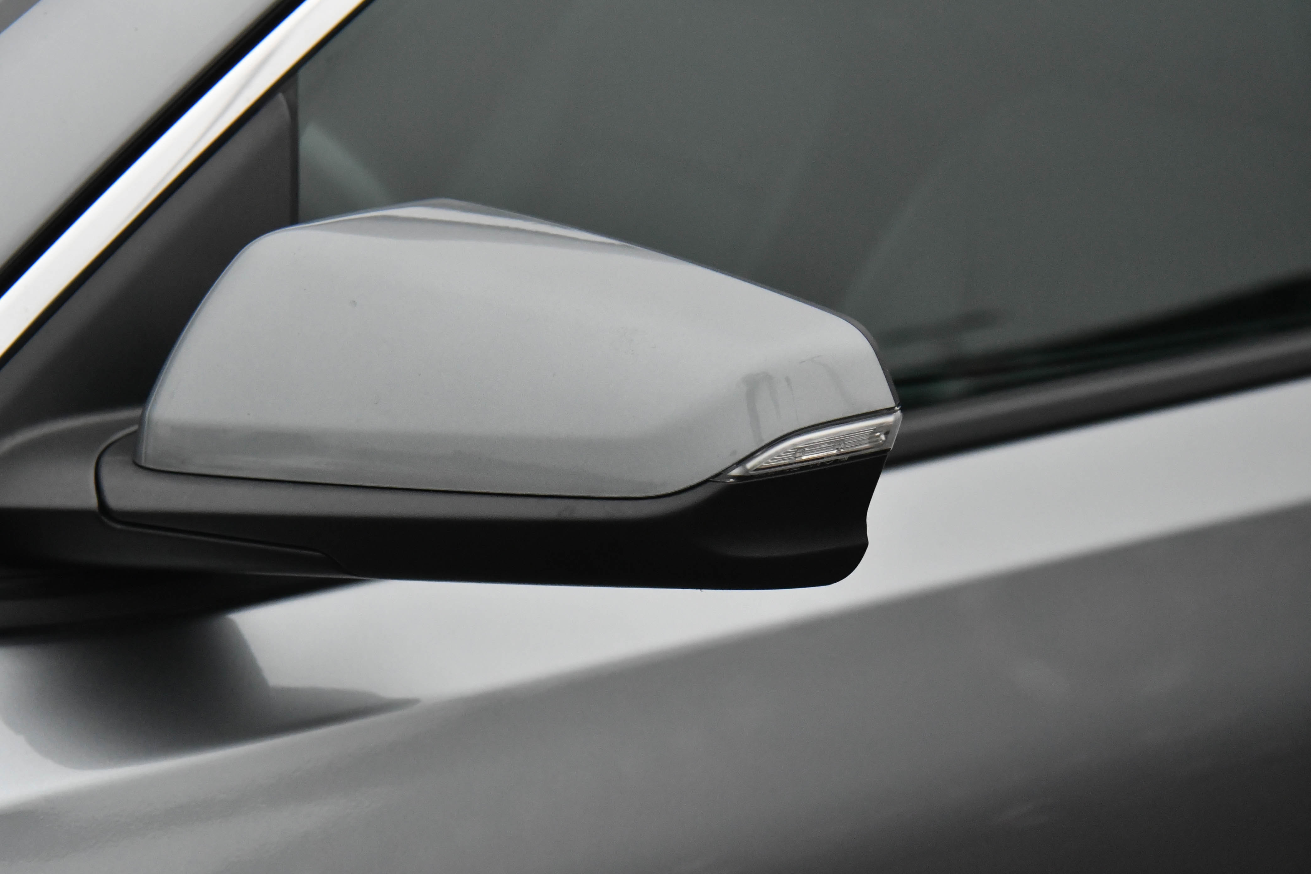 Used 2024 GMC Terrain SLT image 13