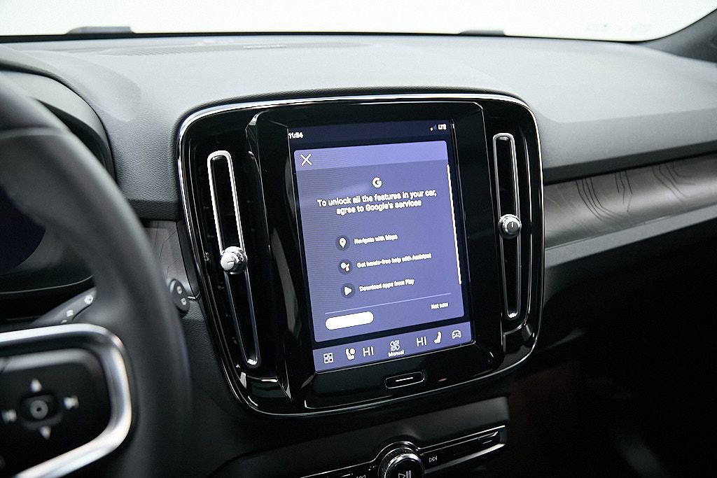 Certified 2023 Volvo XC40 Recharge Ultimate w/ Protection Package Premier image 14