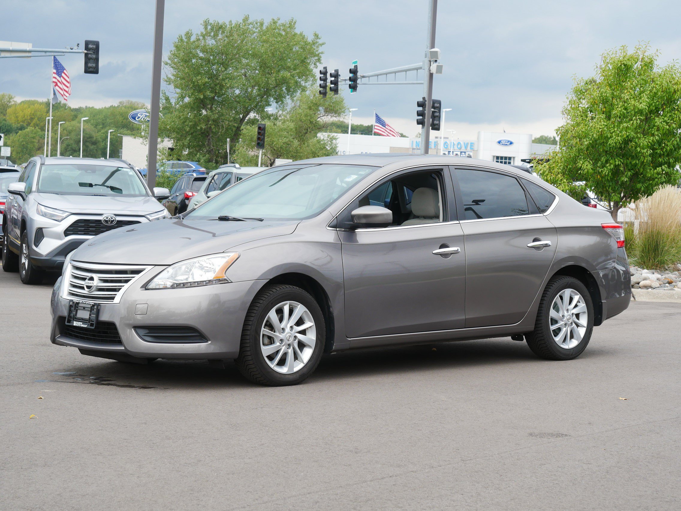 Used 2015 Nissan Sentra SV w/ Style Package FWD image 2