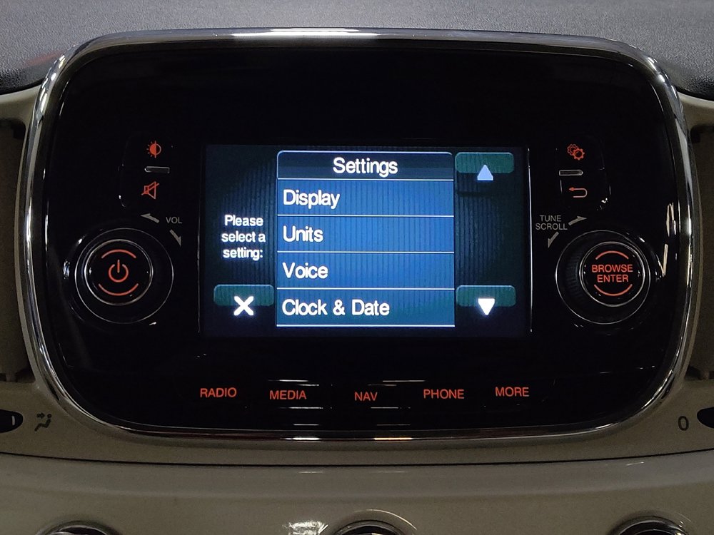 Used 2017 FIAT 500 Lounge image 25