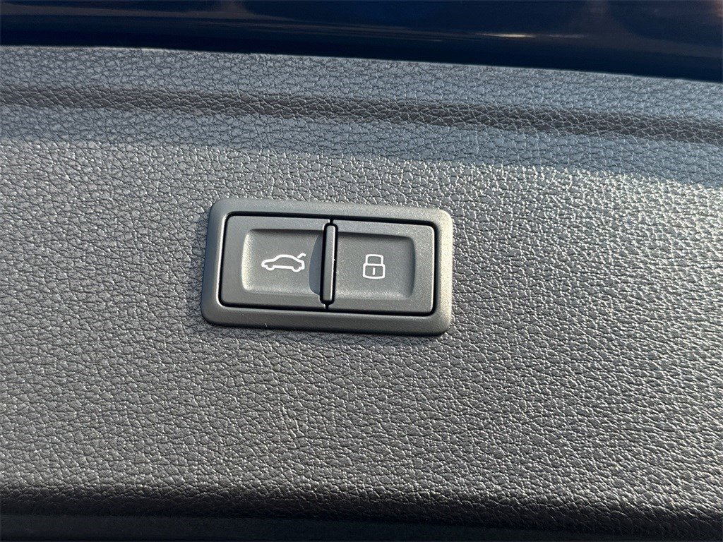 Used 2023 Audi Q5 2.0T Premium image 17