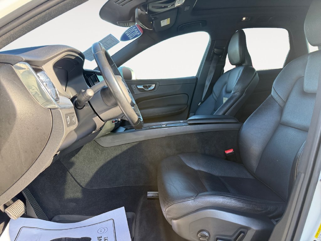Used 2020 Volvo XC60 T6 Momentum AWD/4WD image 9