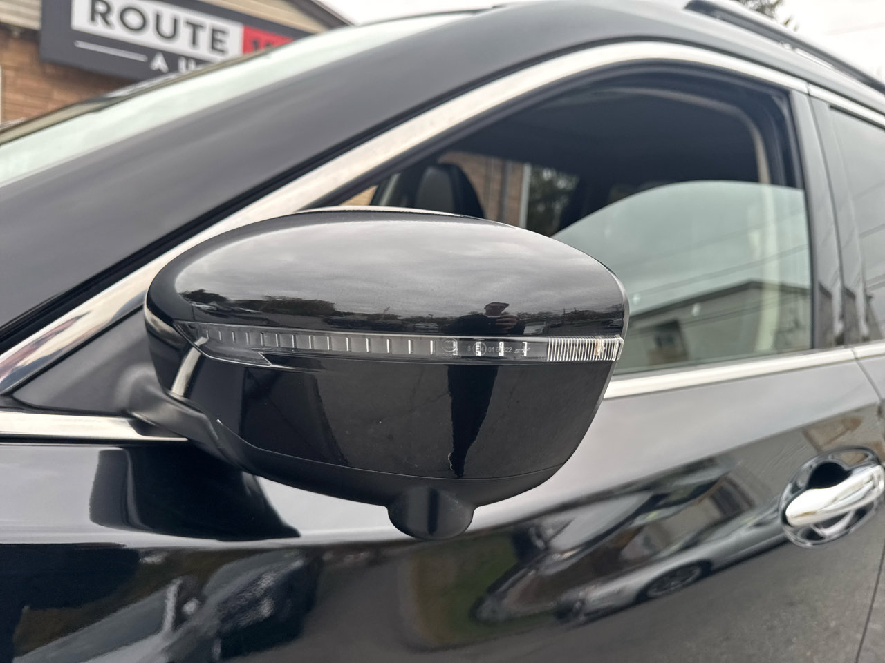 Used 2017 Nissan Rogue SL w/ SL Premium Package image 16