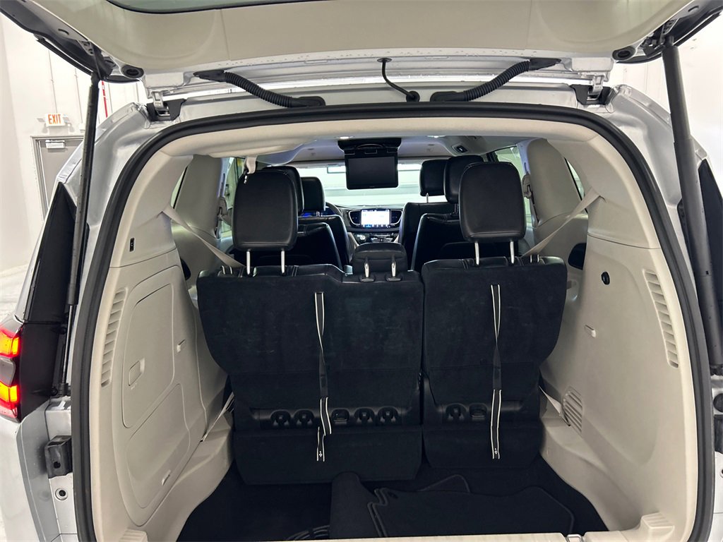 Used 2022 Chrysler Pacifica Touring-L image 31
