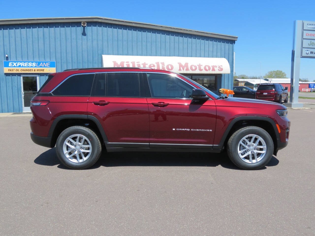 New 2026 Jeep Grand Cherokee Laredo X AWD/4WD image 2