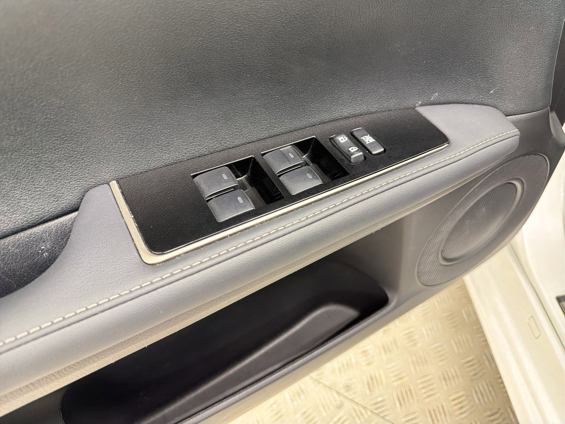 Used 2018 Lexus ES 350 w/ Luxury Package w/Wood Trim image 12