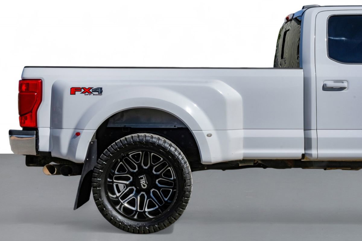 Used 2022 Ford F350 Lariat image 6