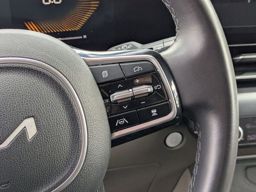 Used 2025 Kia Carnival image 19