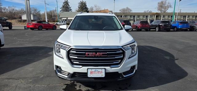 Used 2024 GMC Terrain SLT image 2