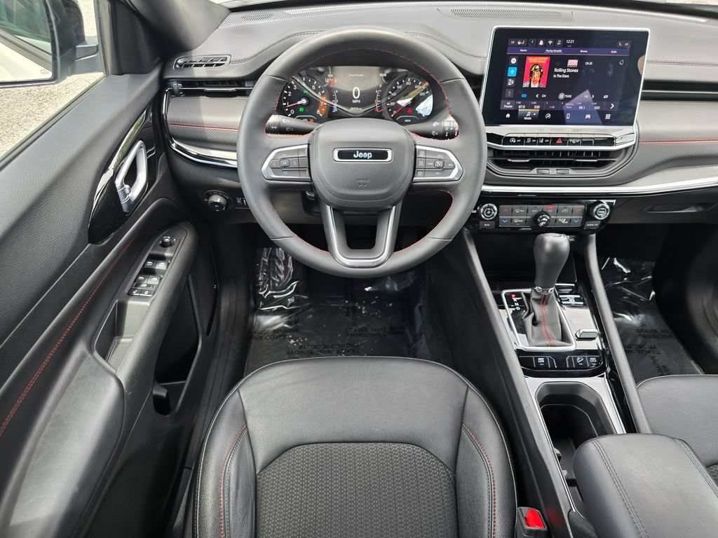 Used 2024 Jeep Compass Trailhawk w/ Trailhawk Convenience Group AWD/4WD image 30