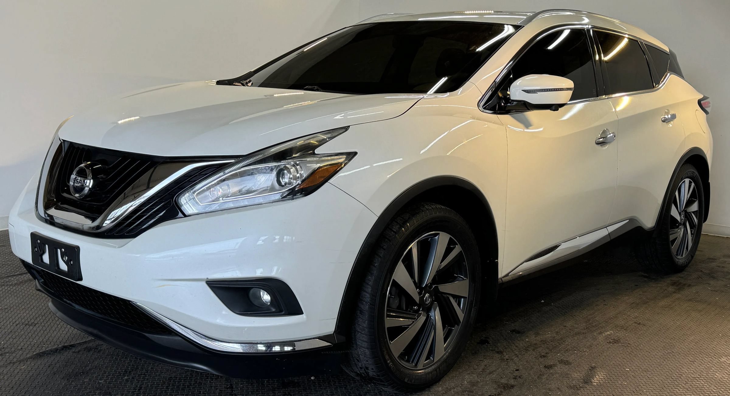 Used 2017 Nissan Murano Platinum w/ Platinum Technology Package AWD/4WD image 2