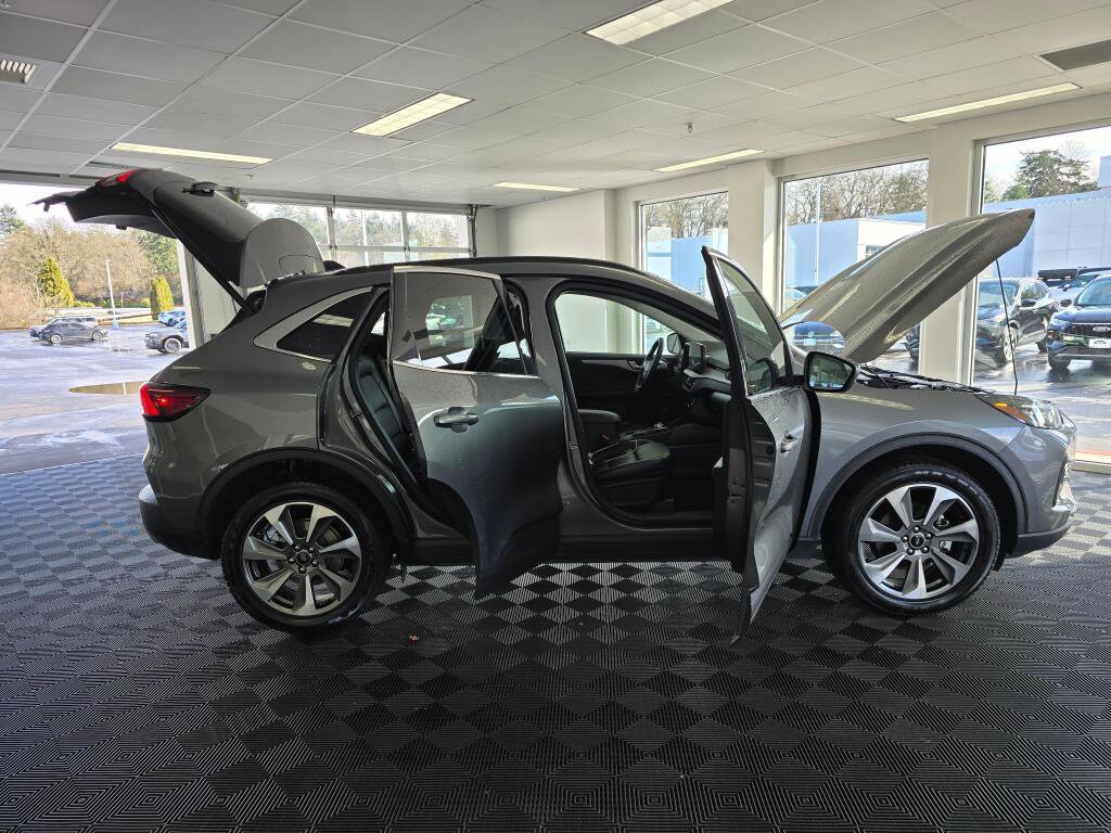 Used 2024 Ford Escape Platinum AWD/4WD image 17