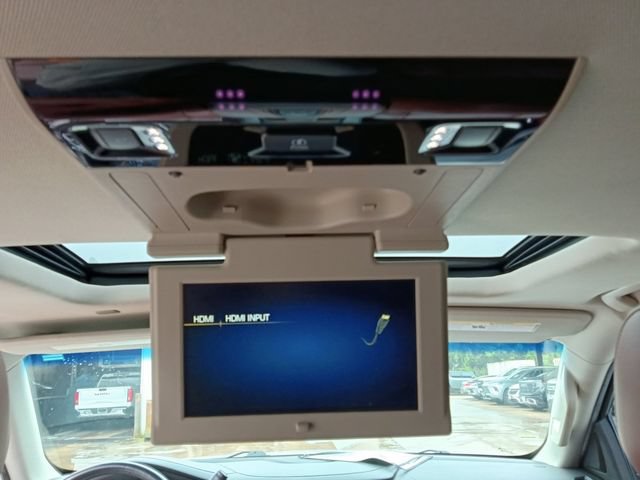 Used 2017 Cadillac Escalade Premium Luxury RWD image 25