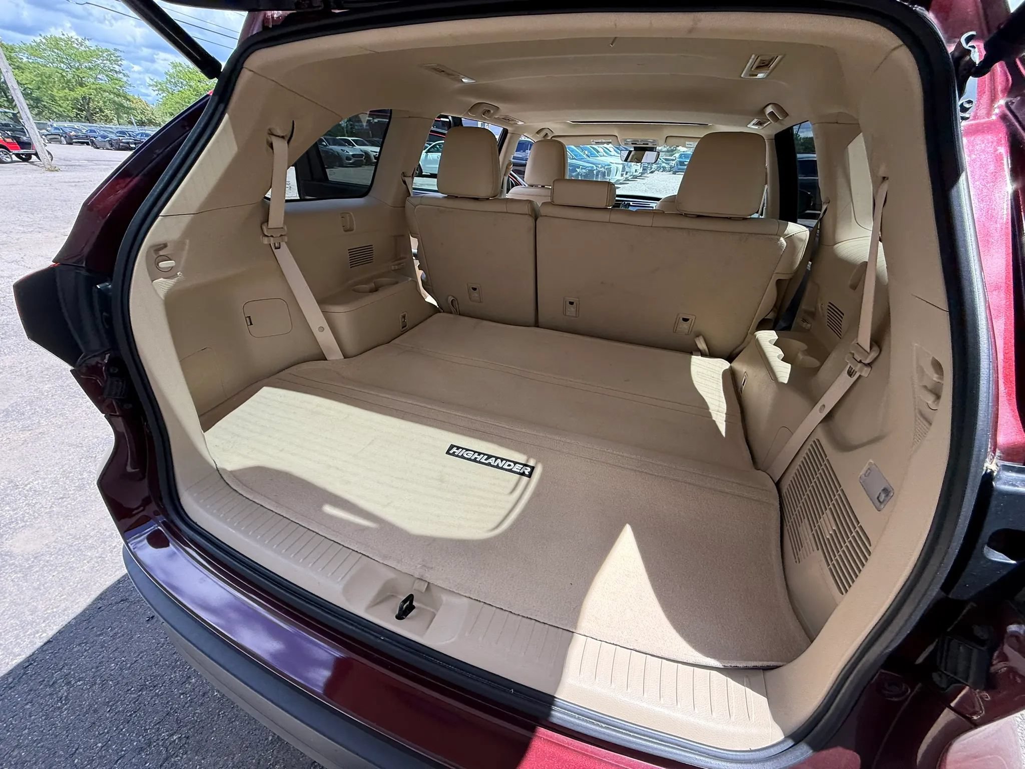 Used 2017 Toyota Highlander XLE w/ Carpet Mat Package AWD/4WD image 30