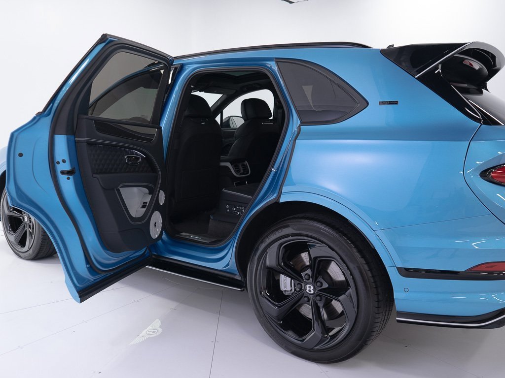 Used 2025 Bentley Bentayga image 19