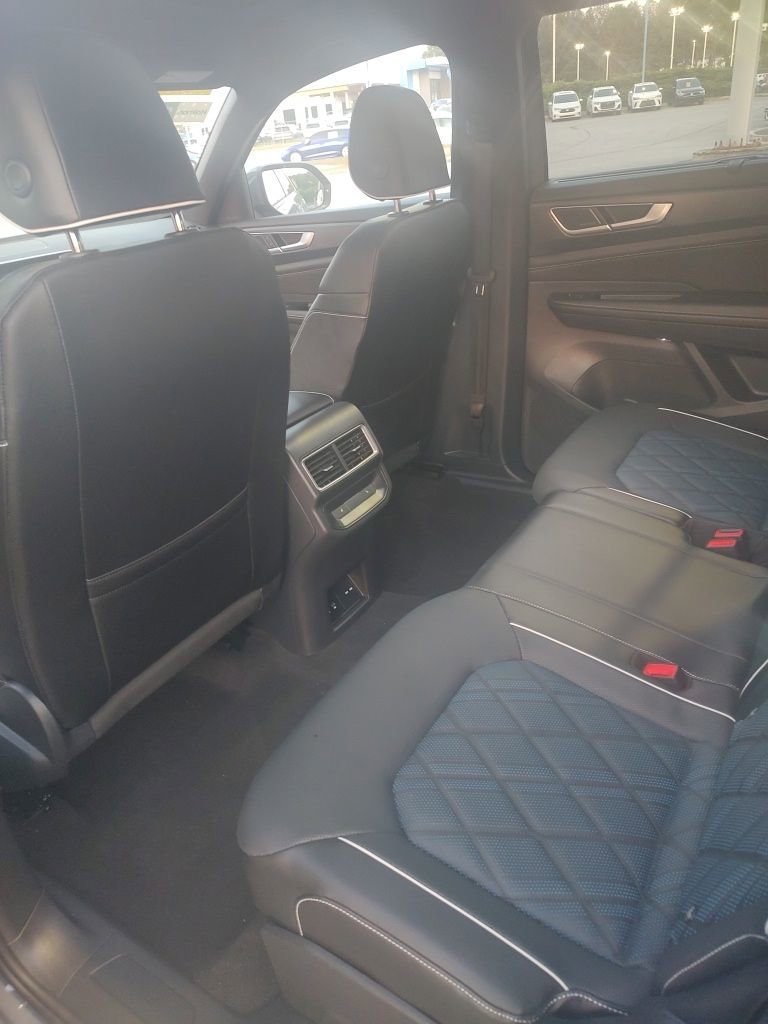 Used 2025 Volkswagen Atlas Cross Sport SEL Premium R-Line AWD/4WD image 6