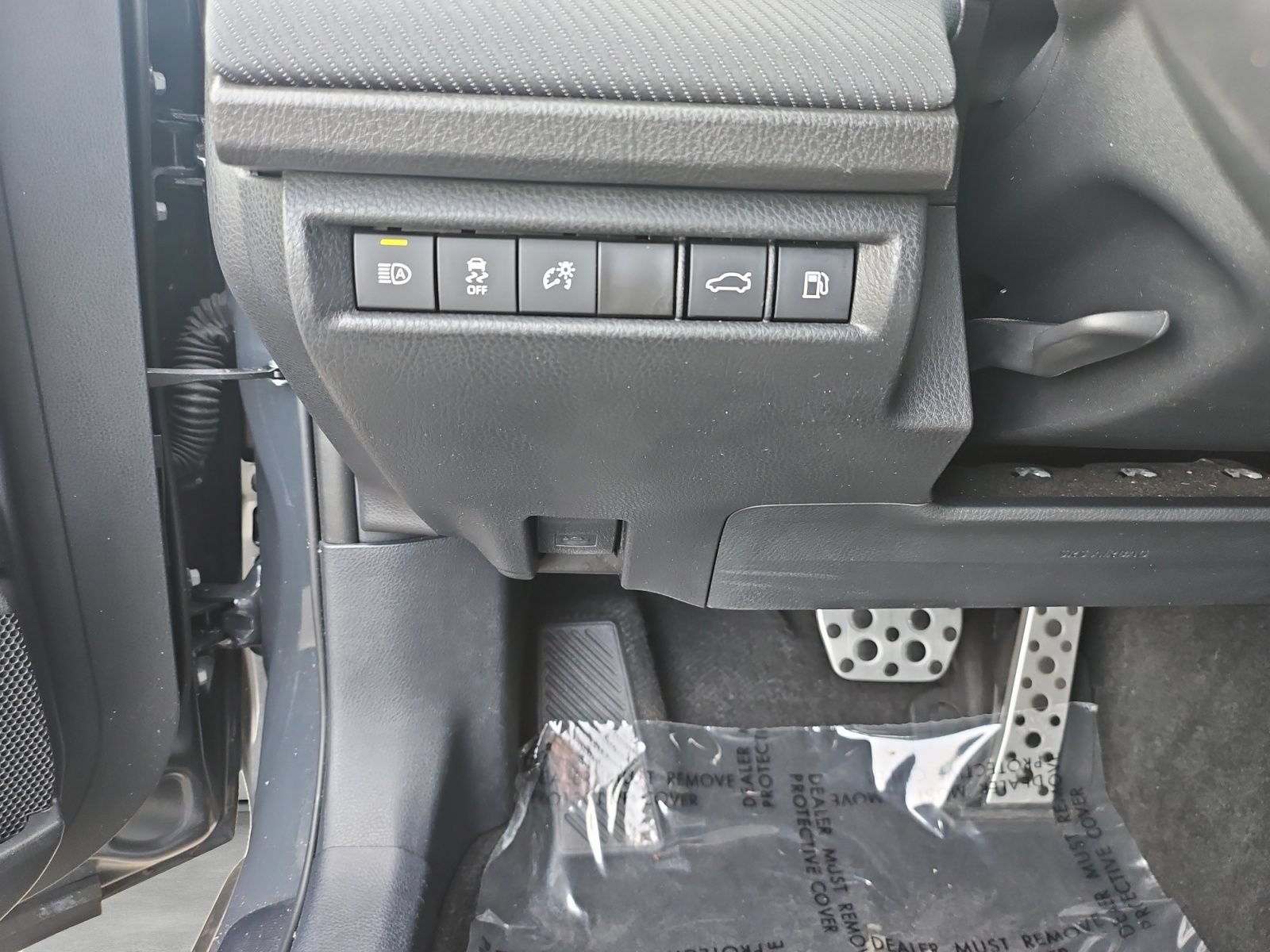 Used 2025 Toyota Camry SE FWD image 25