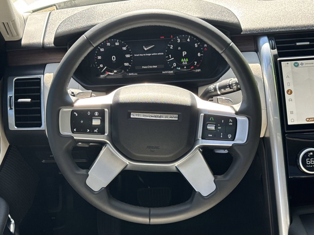 Used 2025 Land Rover Discovery S image 24