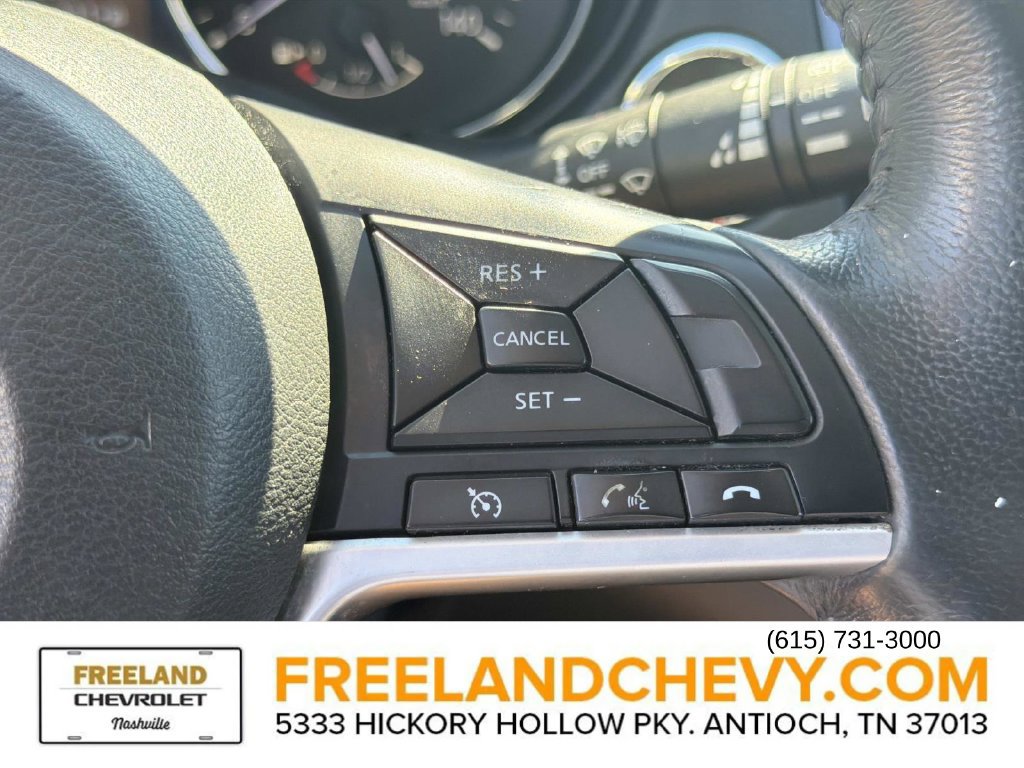 Used 2017 Nissan Rogue SV FWD image 38