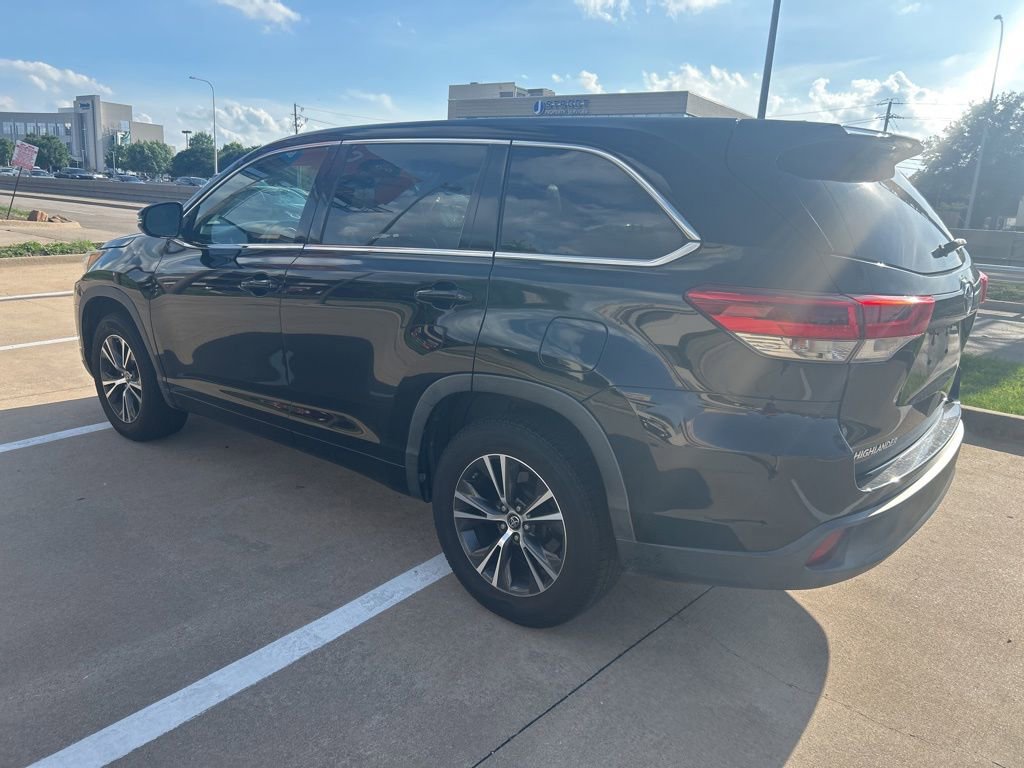 Used 2017 Toyota Highlander LE FWD image 11