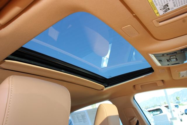 Certified 2025 Lexus ES 300h w/ Premium Package FWD image 6