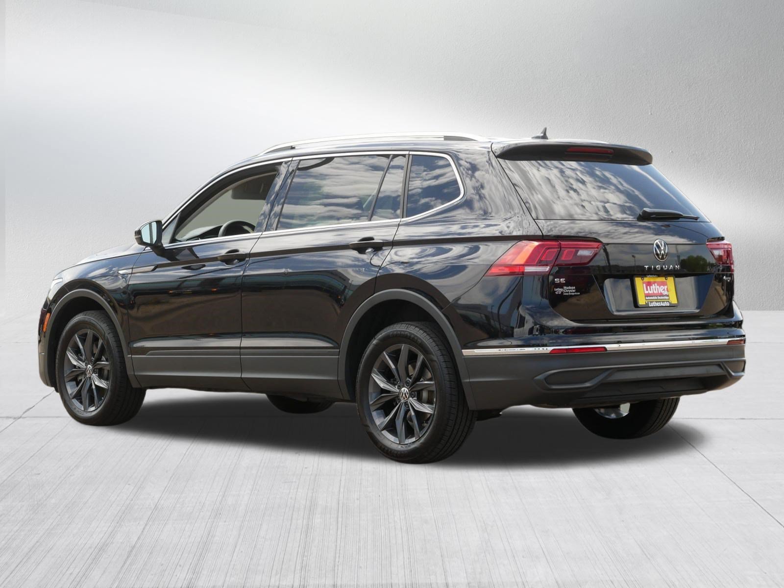 Used 2022 Volkswagen Tiguan SE w/ Panoramic Sunroof Package AWD/4WD image 5