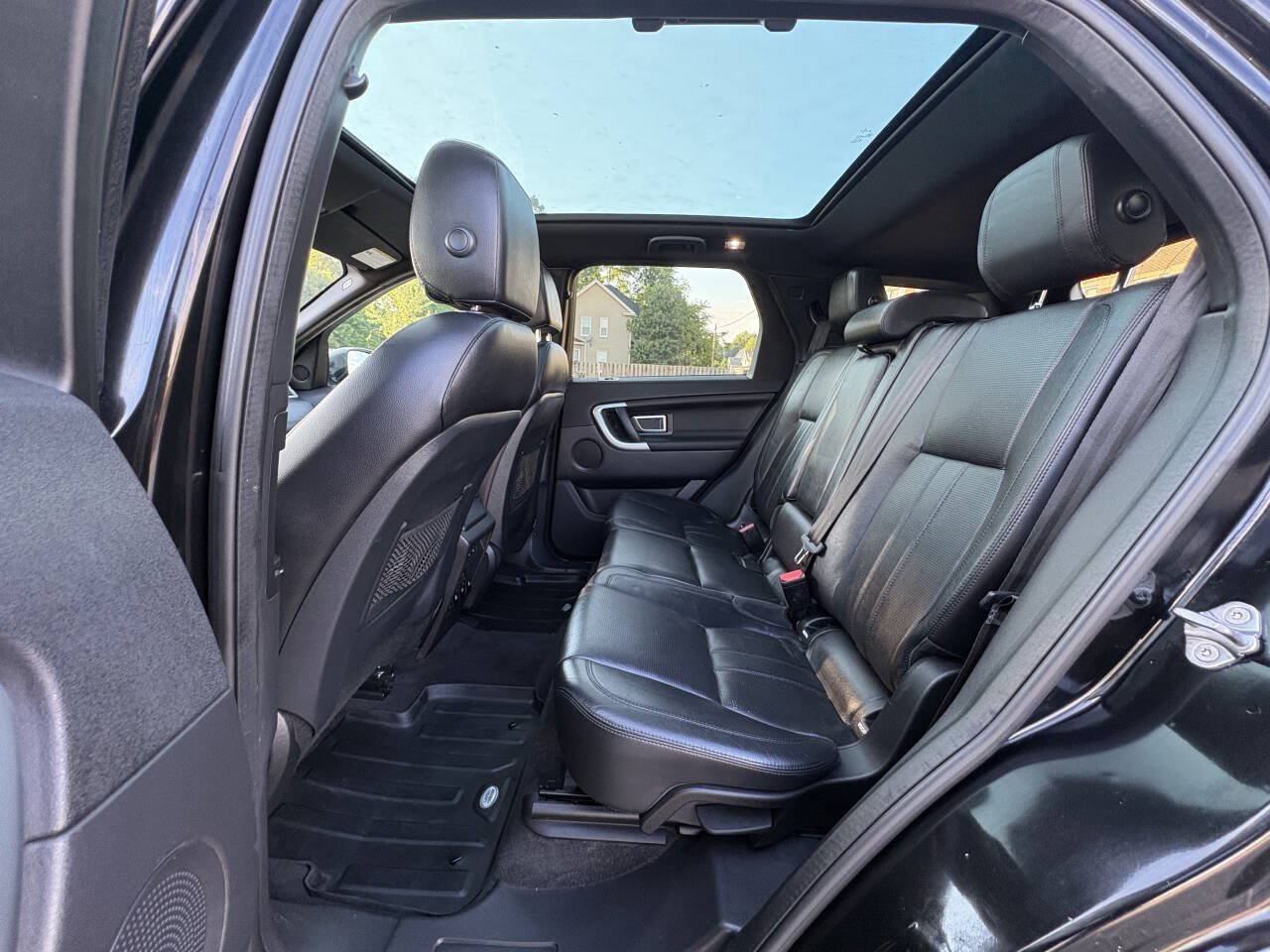 Used 2017 Land Rover Discovery Sport HSE AWD/4WD image 19