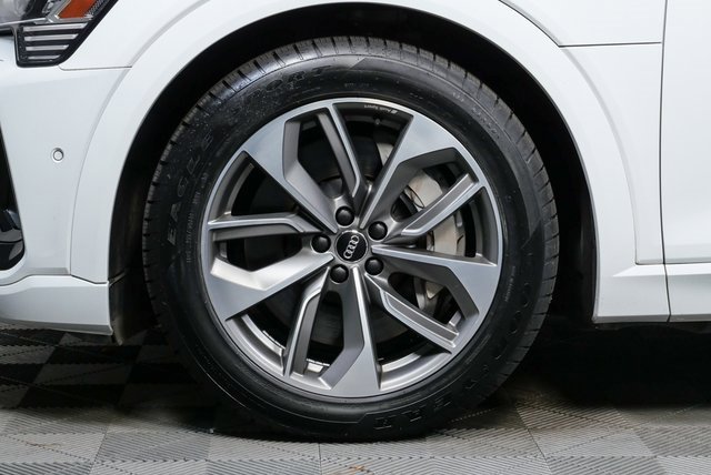 Used 2021 Audi e-tron Premium Plus w/ Premium Plus Package image 37