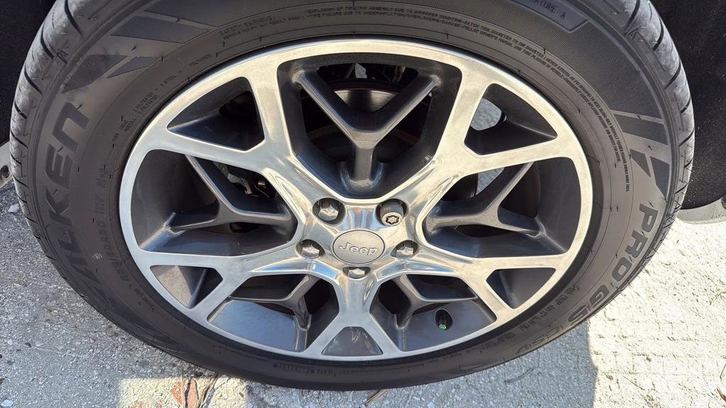 Used 2019 Jeep Grand Cherokee Overland RWD image 15