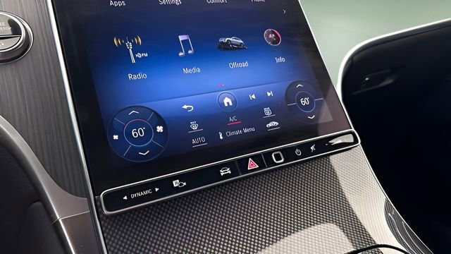 Used 2024 Mercedes-Benz GLC 300 4MATIC image 56